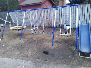 Swing set, few years old, good condition