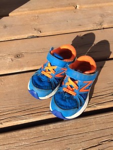 Toddler New Balance Runners Indoor Shoes Size 7