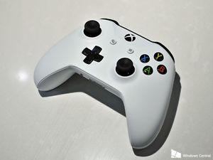 Xbox One White wireless controller