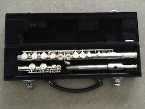 Yamaha 221 flute mint condition - former flute teacher