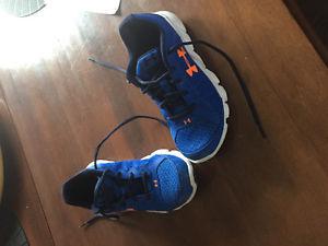 Youth shoes size 3.5