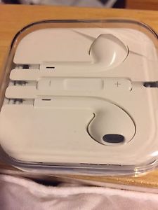 apple earphones / earpods $20