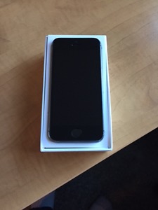 i-phone 5 S, 16 GB, mint condition.