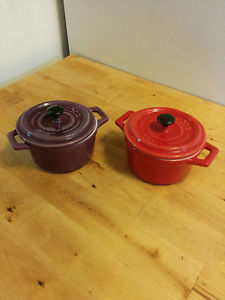 2 Mini Ceramic Baking Pots