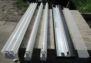 4 working fluorescent fixtures with bulbs