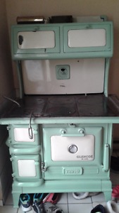 Antique Glencoe De Luxe stove