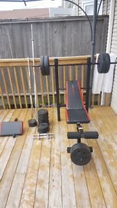 Bench press set with 212 lbs, EZ curl bar and Olympic bar