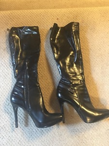 Black leather Guess boots