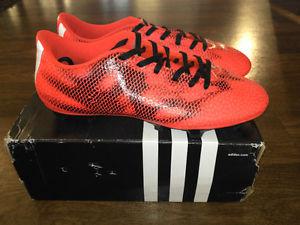Boys Adidas soccer shoes! Size7.5