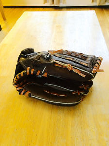Brand new Rawlings Leather 12 Inch