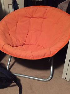 Foldable orange round chair