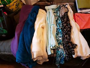 Huge bag of womens clothes!!