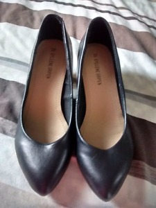 Ladies black dress shoes $25