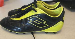 Ladies lotto soccer cleats size 5.5