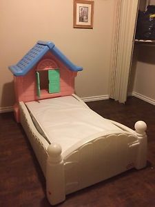 Lil tykes cottage bed with mattress