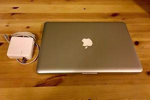 MACBOOK PRO 13inch, 8GB RAM, NEW BATTERY, GREAT CONDITION.