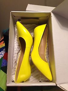 Neon Yellow Size 38 Aldo