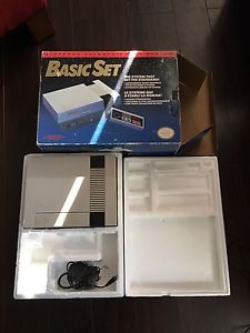 Nintendo basic set in box (has a controller to)