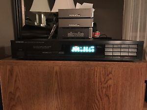  Onkyo T- Synthesized FM Stereo /AM Tuner in V.G.C.