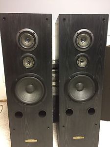 Pair of pioneer CS-J335K speakers.