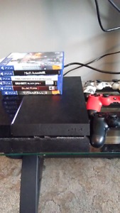 Selling my ps4 and 3 controllers with games.
