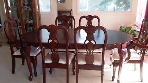 Steve Silver Co - Dining Table and Chairs set