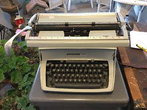 Vintage Underwood typewriter for sale