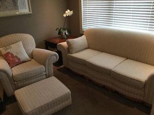 Vintage cream textured couch set