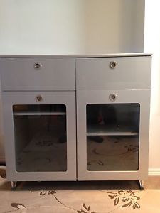 Wanted: EQ3 High-Gloss Cabinet - Grey in Colour