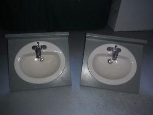 2 Porcelain basin, Delta single lever facet & molded