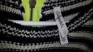 Aeropostale B&W knitted sweater medium