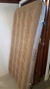 Air mattress - with pump