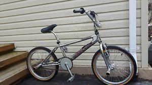 BMX with pegs great shape