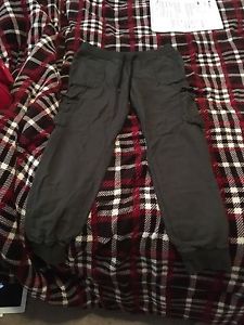 Cropped cargo pants