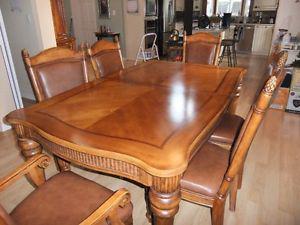 Dining Room Table & Chairs with Hutch