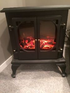Electric Fireplace with two heat sett ings