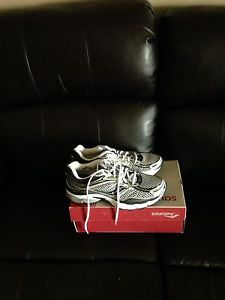 Mens size 10 Saucony Progrid Omni9 Running Shoes