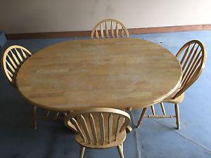 Oak table with 4 chairs