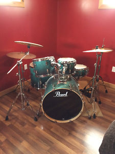 PEARL VISION DRUMS LIKE NEW