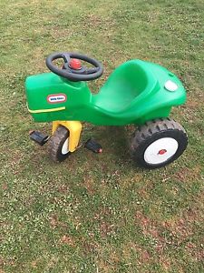 Pedal tractor