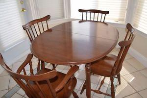 Vilas Table & Chairs