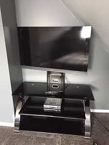 Wanted: 40" Sony Bravia TV and stand.