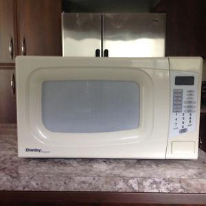 White Danby microwave oven