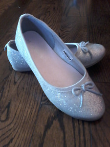 Youth girls dress shoes, Size 2