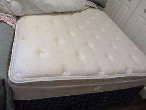 double mattress It is a pillow top in excellent condition