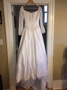 size 8 wedding dress. BNWT.