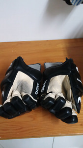 15" Eagle hockey gloves