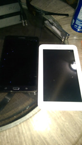 2 Samsung tablets