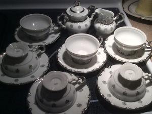 Beautiful bone china tea/coffee set from Japan, white/silver