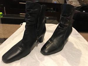 College black leather ankle boots sz 8